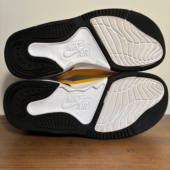 Nike Air Jordan Max Aura 5 Shoes Sneakers DZ4353-701 Size 8 Men / 9.5 Women - Picture 5 of 7